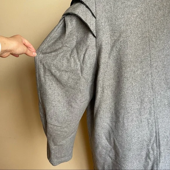 VINTAGE | Long woollen coat with shoulder and sleeve details | Size 14 - Picture 12 of 16